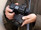 Новый объектив Leica Summilux значительно компактнее и доступнее по цене, чем его предшественник.
