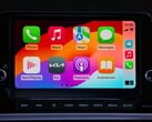 Главный экран CarPlay с значками приложений на сенсорном экране автомобиля Kia