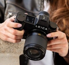 Камера Leica SL3-P позиционируется как настоящая полнокадровая универсальная модель.