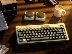 Клавиатура 8BitDo Retro 68 Keyboard AP50th Limited Edition оснащена крышками для клавиш из алюминиевого сплава.