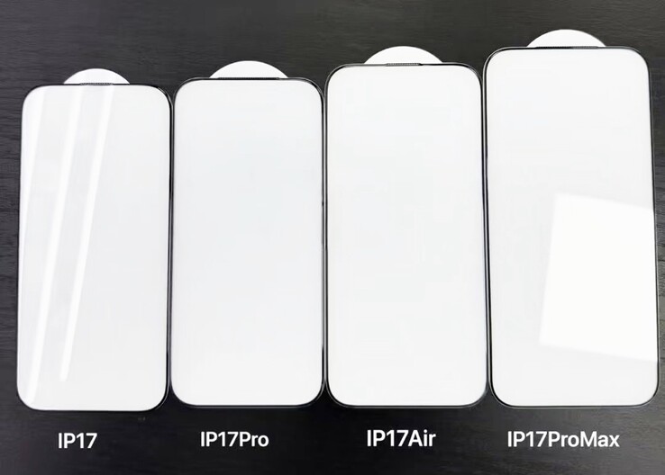 6,9-дюймовый iPhone 17 Pro Max заметно больше, чем iPhone 17 Air (Источник изображения: @MajinBuOfficial)