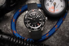 Дайверские часы Hanhart Aquasphere матового чёрного цвета обеспечивают 38 часов запаса хода
