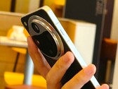 Новые изображения сравнивают Oppo Find X8 Ultra с Apple iPhone 16 Pro и Pro Max (Источник изображения: Weibo)