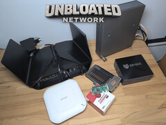 Сетевое оборудование на столе