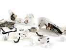 AirPods Pro 3 (на фото здесь, разодранные на части) получили оглушительную оценку 0 из 10 в рейтинге ремонтопригодности от iFixit. (Источник изображения: iFixit)