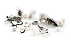 AirPods Pro 3 (на фото здесь, разодранные на части) получили оглушительную оценку 0 из 10 в рейтинге ремонтопригодности от iFixit. (Источник изображения: iFixit)