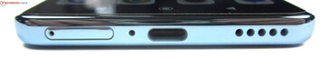 Нижняя грань: лоток SIM (2x nanoSIM), микрофон, порт USB-C 2.0, динамик