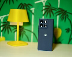 Стильный, не слишком тяжелый, с длительным сроком службы: Motorola Moto G86 Power дает своим пользователям настоящую независимость. (Источник изображения: Notebookcheck)
