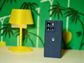 Стильный, не слишком тяжелый, с длительным сроком службы: Motorola Moto G86 Power дает своим пользователям настоящую независимость. (Источник изображения: Notebookcheck)