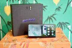 Цена на Razr Fold уже значительно снизилась — впрочем, изначально цена производителя была очень высокой.