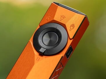 Управление фонарём Olight ArkPro Ultra осуществляется с помощью поворотного селекторного переключателя, расположенного вокруг кнопки включения, а также бокового переключателя лазера.
