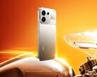 Realme P4s отличается привлекательным дизайном с частично прозрачным модулем камеры.