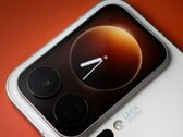 Задний дисплей наконец-то появится на мировом рынке в смартфонах Xiaomi 18 Pro.