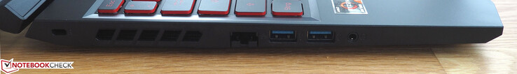 Левая сторона: слот замка Kensington, Ethernet, 2x USB-A, аудио разъем