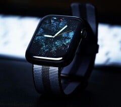 Часы Apple Watch смогут дольше работать от аккумулятора благодаря новой технологии изготовления дисплея.