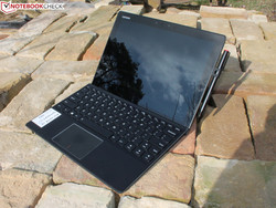 В обзоре: Планшет Lenovo IdeaPad Miix 720-12IKB. Предоставлен Notebooksbilliger