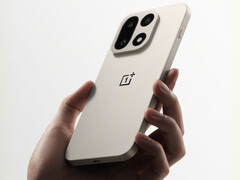 OnePlus 15 может появиться в Китае 27 октября 2025 года. На фото: задняя панель телефона. (Источник изображения: OnePlus)