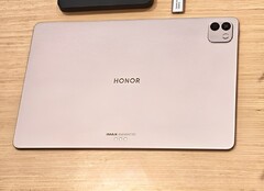 Появился новый вариант планшета Honor MagicPac 3 Pro с 12,3-дюймовым OLED-дисплеем.