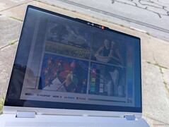 На открытом воздухе под солнечными лучами