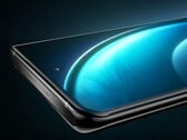 У X200 Pro может быть более выраженный изгиб дисплея, чем у текущей модели X100 Pro, на фото. (Источник изображения: Vivo)