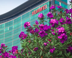 Неуказанная группа патентов Huawei в США перейдет к Qualcomm после того, как регулирующие органы одобрят сделку.