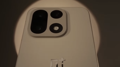 Флагманский OnePlus 15. (Источник изображения: OnePlus)