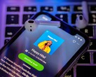 Пользователи с бесплатной учетной записью Spotify наконец-то могут выбирать песни напрямую. (Источник изображения: omid armin)