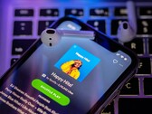 Пользователи с бесплатной учетной записью Spotify наконец-то могут выбирать песни напрямую. (Источник изображения: omid armin)