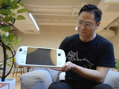 Ayaneo Next II станет одним из самых больших специализированных игровых портативных компьютеров, когда он появится на рынке. (Источник изображения: Ayaneo)