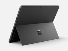 Surface Pro 12 черного цвета.