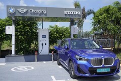 Электрический BMW на общественной зарядной станции в Индии (Источник изображения: BMW)