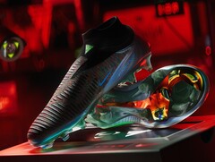 Nike Phantom 6 &quot;EA Sports FC&quot; - это первоклассные футбольные бутсы. Phantom 6 уже доступны в EA Sports FC 26 и розничных магазинах. (Изображение: Nike)