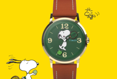 Часы Peanuts x Timex Marlin Hand-Wound оснащены зелёным циферблатом и забавными стрелками в стиле тенниса