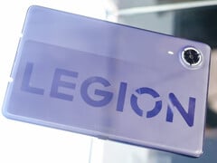 Ожидается, что предстоящий планшет будет оснащён OLED-дисплеем. На снимке: фотография задней панели планшета.
