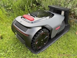 Mova LiDAX Ultra 1200 в зарядной станции