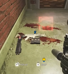 Предметы, приобретаемые из подсумков OSP, могут быть изменены Снейком перед тем, как взять их в руки. (Источник изображения: Ubisoft)