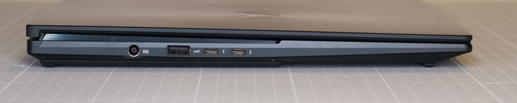 Левая сторона: разъем питания, USB 3.2 Gen 2, 2 x USB Type-C (ThunderBolt, PowerDelivery, Displayport)