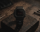 На фотографии представлены часы Casio G-Shock DW-5600UMC26-1DR, выполненные в черном цвете в рамках совместной коллекции.