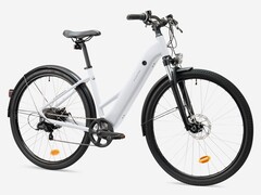 Низкорамный электронный велосипед Decathlon Rockrider E-ACTV 100 уже в продаже. (Источник изображения: Decathlon)