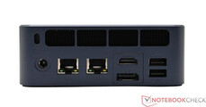 Задняя часть: Адаптер питания, 2x 2.5G Lan, HDMI, DisplayPort, 2x USB