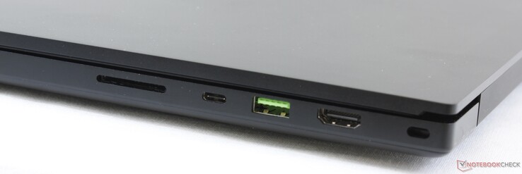 Задняя сторона: картридер, USB Type-C + Thunderbolt 3, USB 3.2 Gen. 2, HDMI 2.0b, слот замка Kensington