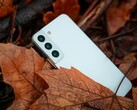 Samsung Galaxy S22 (Источник изображения: Joshua Katt, Unsplash)