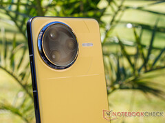 Poco F7 Ultra будет доступен в черном и желтом цветовых вариантах (Источник изображения: Notebookcheck)