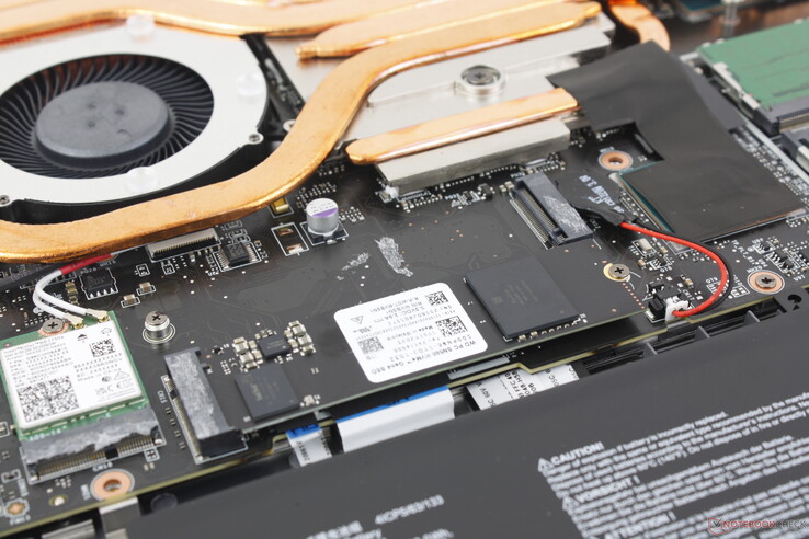 Модель поддерживает до двух M.2 2280 SSD. Один из слотов совместим с PCIe5 x4