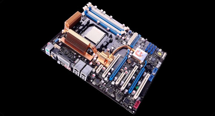 Оригинальная материнская плата ROG Crosshair под кодовым названием Pluto