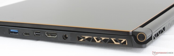 Правая сторона: 1x USB 3.1 Gen 2, USB Type-C + Thunderbolt 3, Mini DisplayPort 1.2, HDMI 2.0, разъем питания