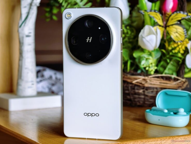 Обзор белого Oppo Find X9 Ultra