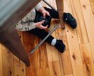 Превращаем время экрана в время обучения: 7 образовательных приложений, которые действительно учат, а не просто развлекают. На фотографии ребенок держит планшет. (Источник изображения: charlesdeluvio - Unsplash)