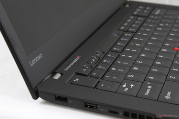 Сложно не узнать в этой "новинке" модель ThinkPad T470...