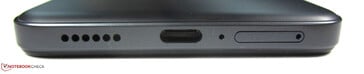 Нижняя грань: лоток SIM, микрофон, порт USB-C 2.0, динамик